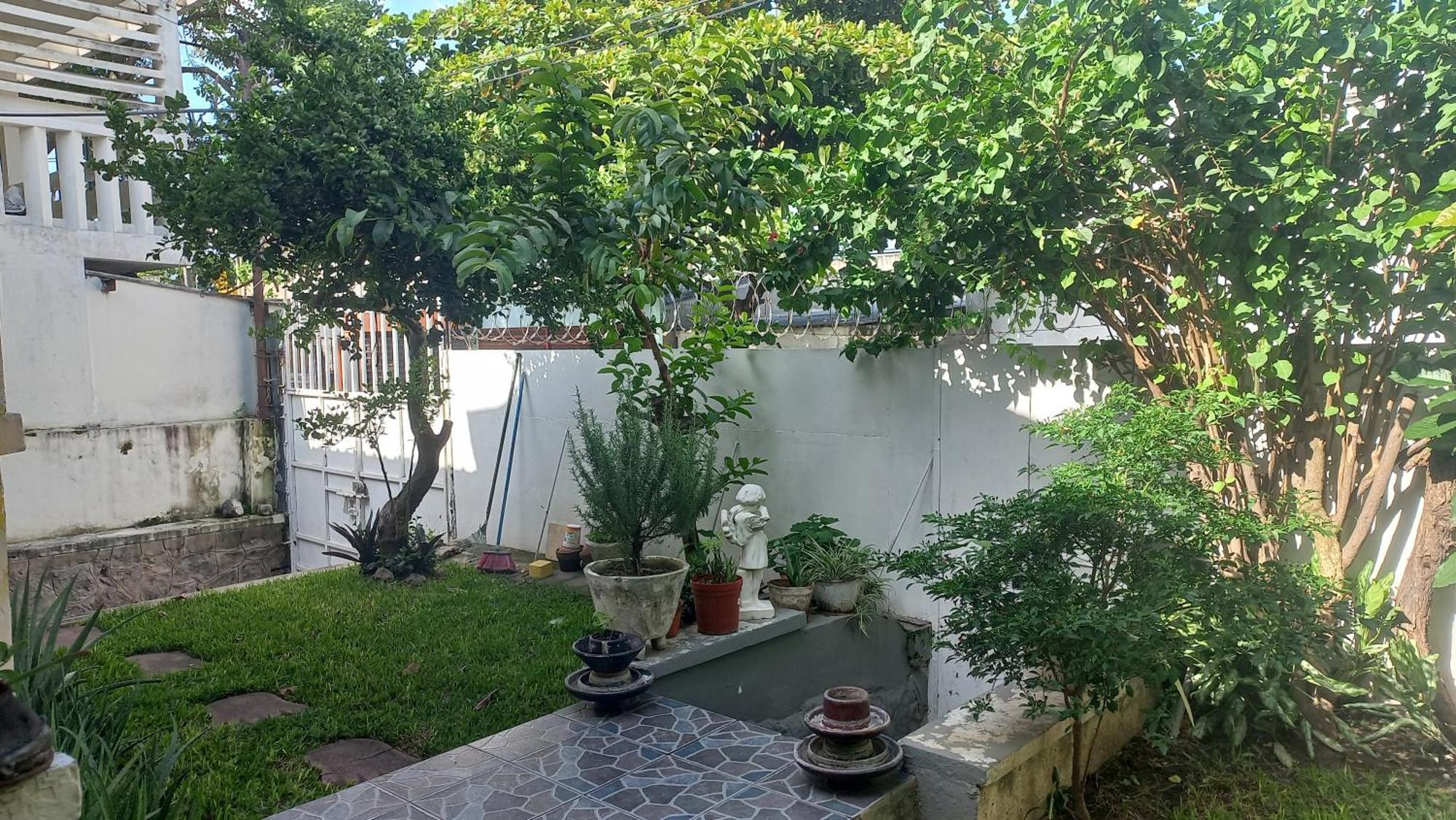 Casa Flor Blanca * San Salvador